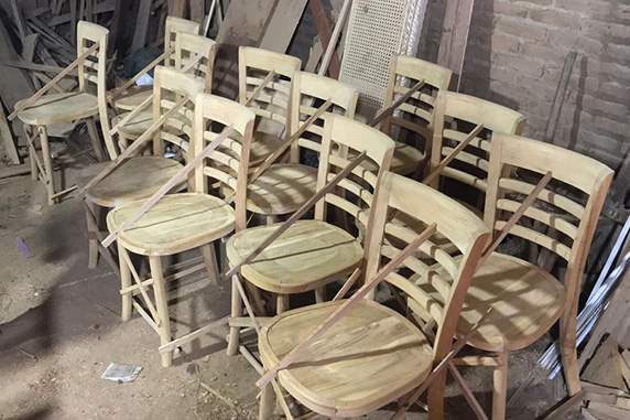 proses produksi kursi cafe